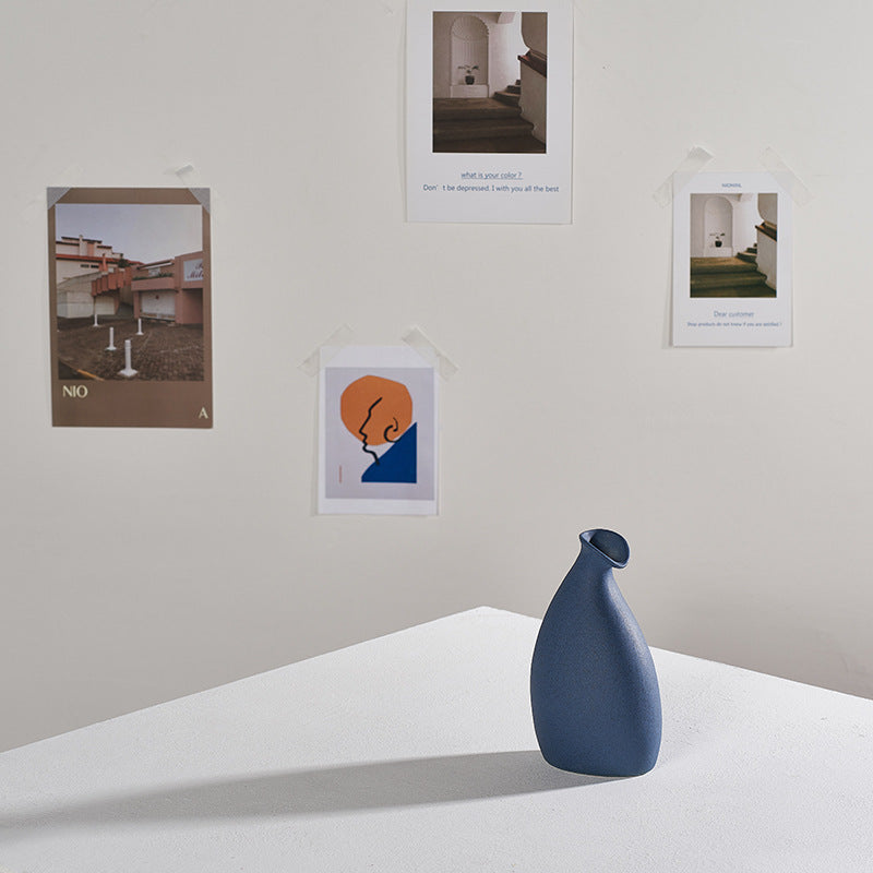 Blue Ceramic Artistic Vases: Illuminate the Aesthetics of Your Space ๐